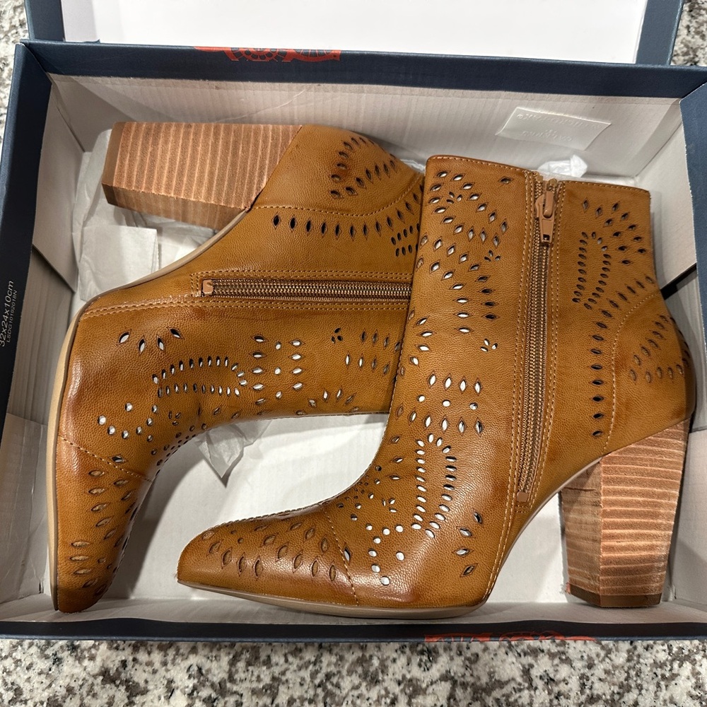 New worn Brown Ankle Boots with Intricate Design
6.5